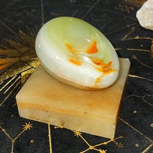 Genuine large green onyx egg & orange calcite square for stand